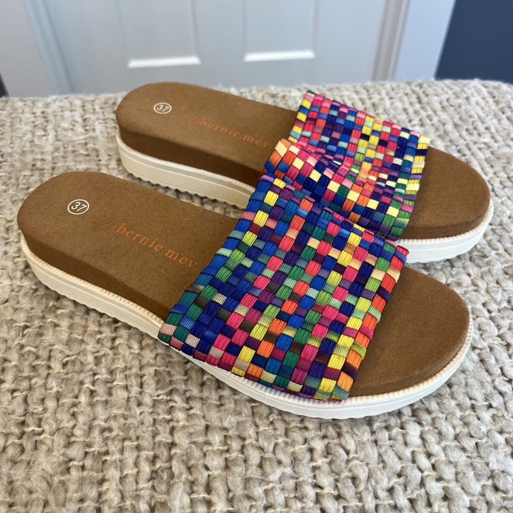 Bernie Mev Women's Capri Sandals Slides Size US 7 /EURO 37‎ Multicolor